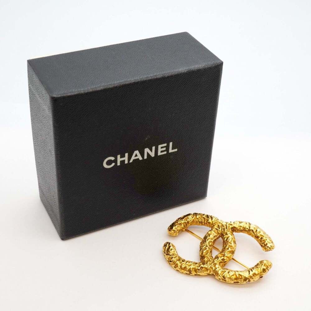 CHANEL Gold Logo Brooch - Picture 7 of 10